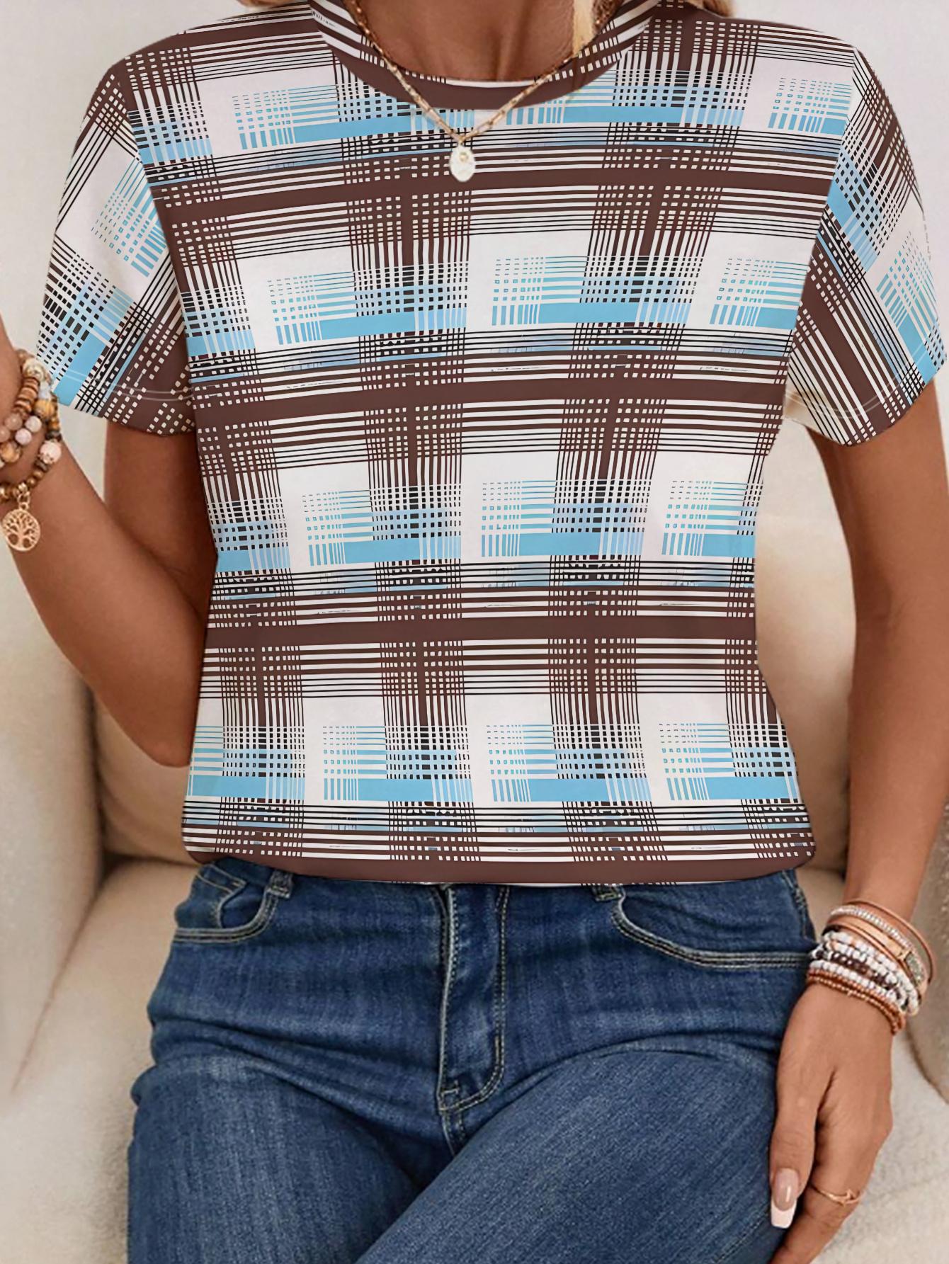 

Women s Short-sleeved T-shirt. Brown. Blue. and White Checkered Pattern. Paired with Light-colored Jeans S дубильная кора