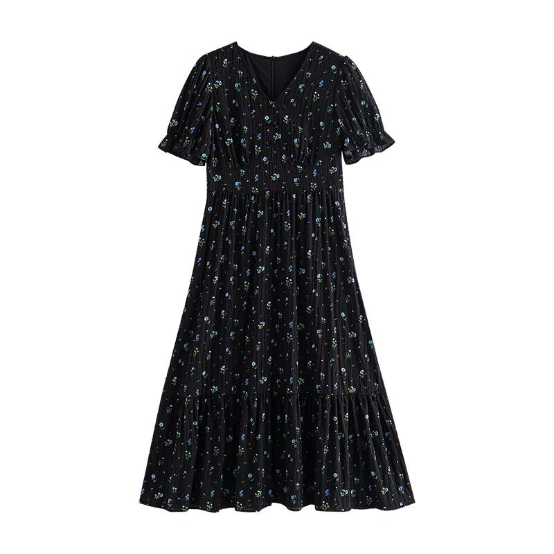 Chuyu V-Neck Pleated Floral Midi Dress
