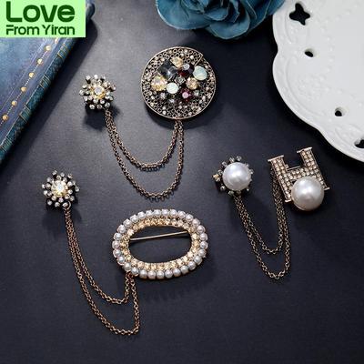 Vintage Rhinestone Pearl Geometric Brooches Pins For Women Classic Tassel Trendy Badges Chains Suit Clothes Brooch Pin Jewelry