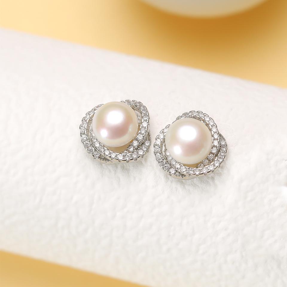French Retro Freshwater Pearl & Zircon Stud Earrings - Exquisite Light Luxury Accessories for Women