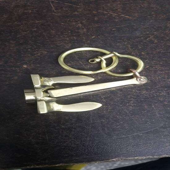 Mosazná klíčenka s náušnicí Anchor, tmavě modrá, Halloween