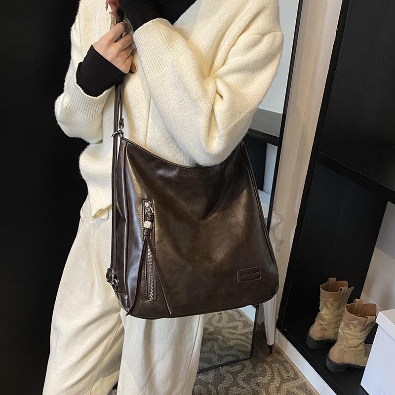 2025 new large-capacity commuter backpack women's bag autumn and winter relaxation personalized double zipper shoulder tote bag