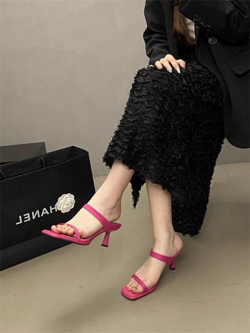 

Лето 2025 года новые сексуальные босоножки на высоком каблуке для интернет-знаменитостей, женские, с квадратным носком, открытые, модные босоножки-слово на шпильке 40