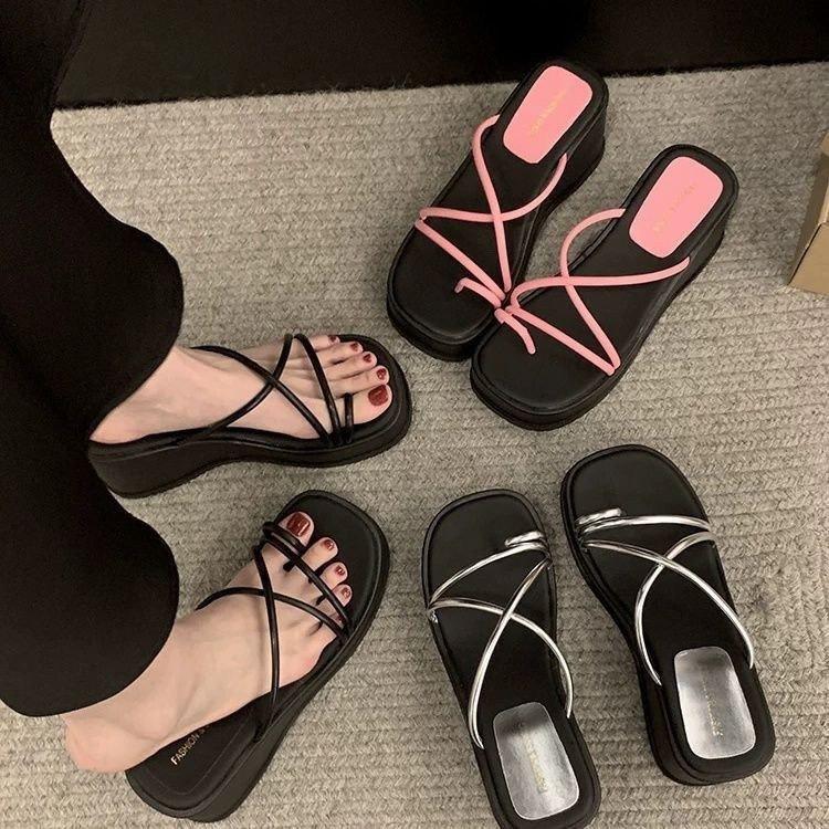 Internet celebrity beautiful set of cool toe slippers women's 2025 new summer wear fashion high sense slope heel thick bottom one-word