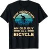 Ne sous-estimez jamais un vieil homme à vélo Cadeau de cyclisme amusant T-shirt unisexe