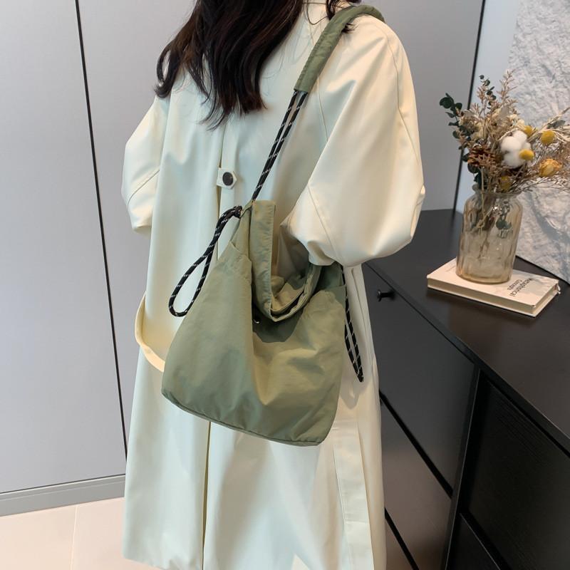 Trendy Large Capacity Canvas Tote Bag For Women With Stylish Street Fashion Design