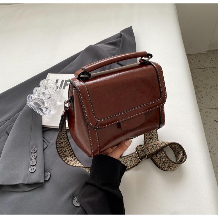 Handheld Small Bag Women 2025 New Retro Niche Design Small Square Bag High-end Commuting Shoulder Messenger Bag Tide