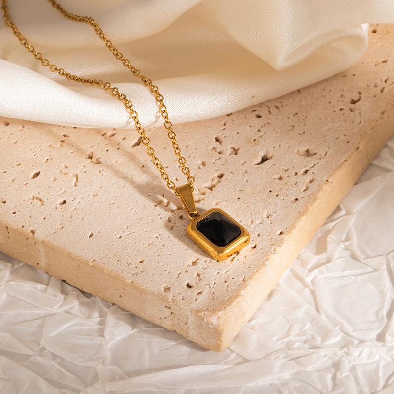 European & American Titanium Steel Necklace, Non-fading, Versatile, Fashionable Multi-color Square Pendant.