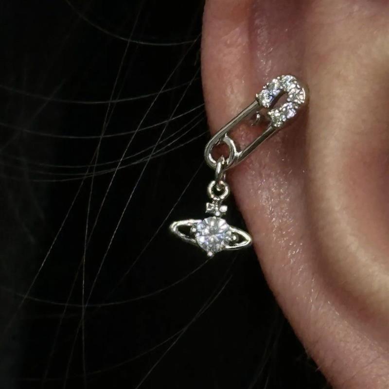 

Полностью бриллиантовая брошь Сатурн, капающая, трясущаяся версия, серьга-пусет в хрящ уха, стразы, титановая сталь, спиральные серьги-пусеты, серьги с холодным ветром, персонализированные Full Drill Pin Saturn Ear Nail [Pair]]