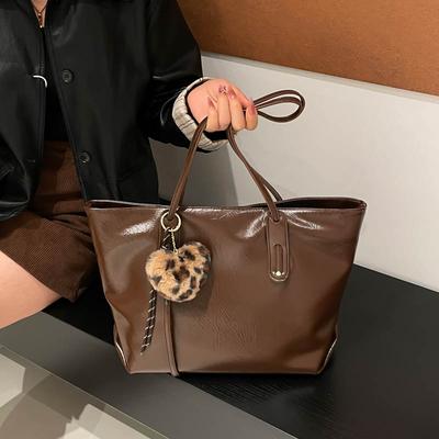 Elegant Commuting Tote Bag with Large Capacity. Women's Bag for 2026 Autumn-winter Seas. Retro Texture, Simple and Trendy Sing