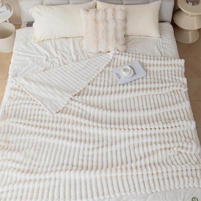 1pc Throw Blanket for Bed Striped Flannel Blanket Milk Velvet/Flannel Blanket Warm & Cozy Throw for Couch, Bed & Travel - Versatile All-Season Gift