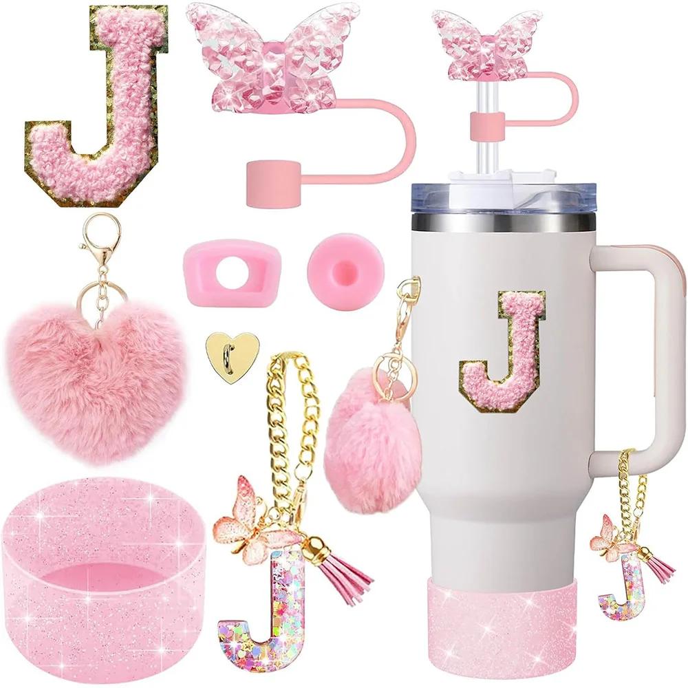 8 Pezzi Accessori per Tazza per Stanley Cup 30oz 40oz Include Coperchio Tappo Cannuccia a Farfalla Piedino in Silicone Maniglia Ciondolo Adesivo con Iniziali