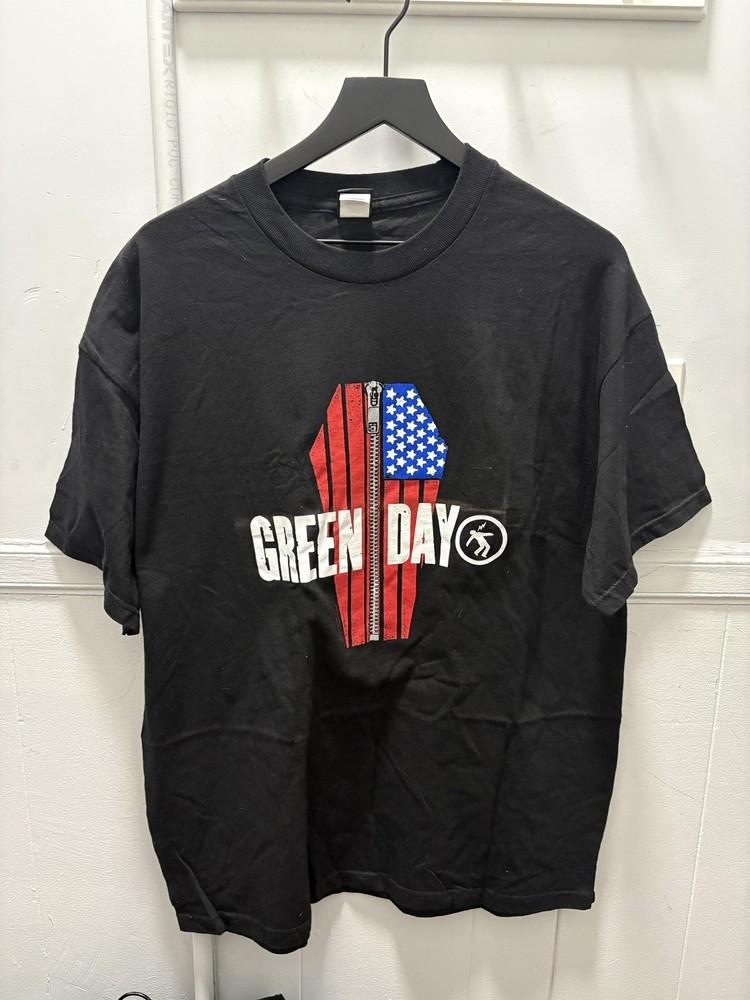 Vintage Green Day Shirt Mens XL Black Coffin Flag Band Tee Cinder Block 2004 Unisex T-Shirt S