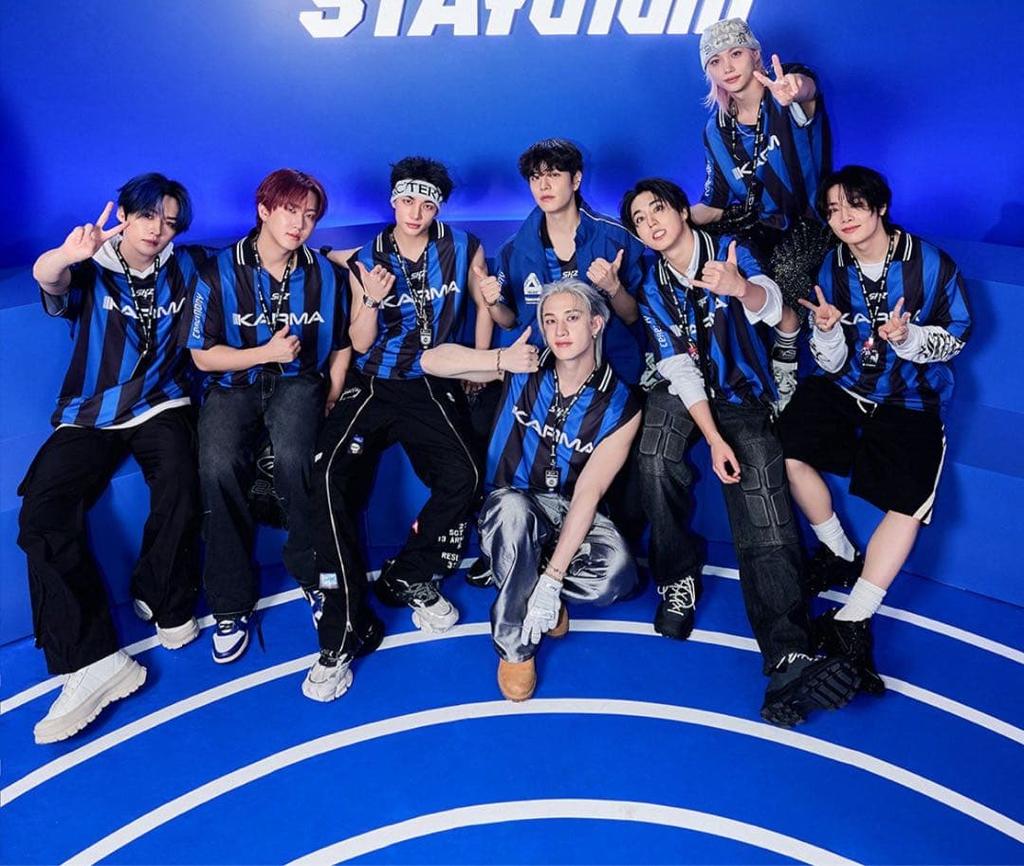 [USED] Hyunjin Stray Kids Pop-Up Uniform T-Shirt (No Trading Card)