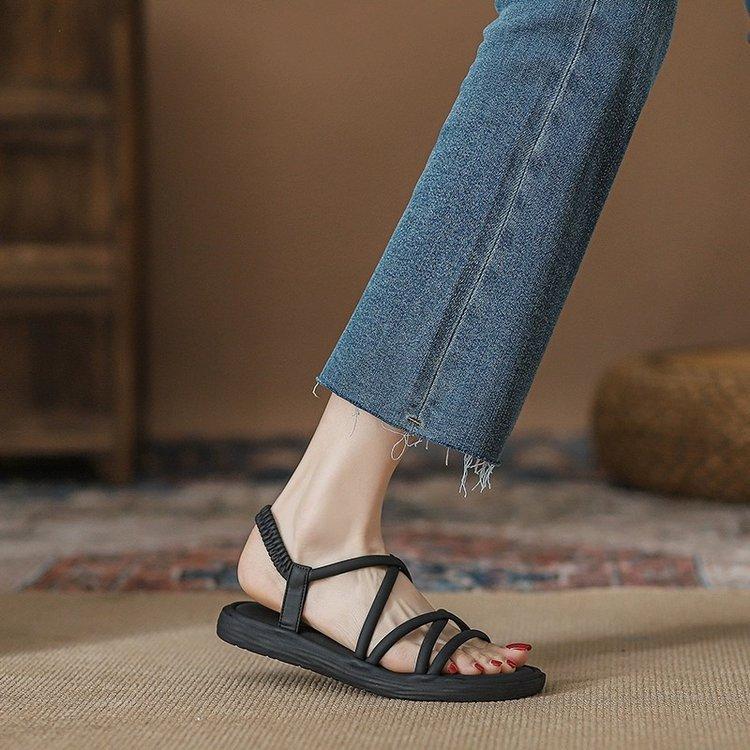 Flat-soled sandals women wear versatile gentle soft-soled beach shoes