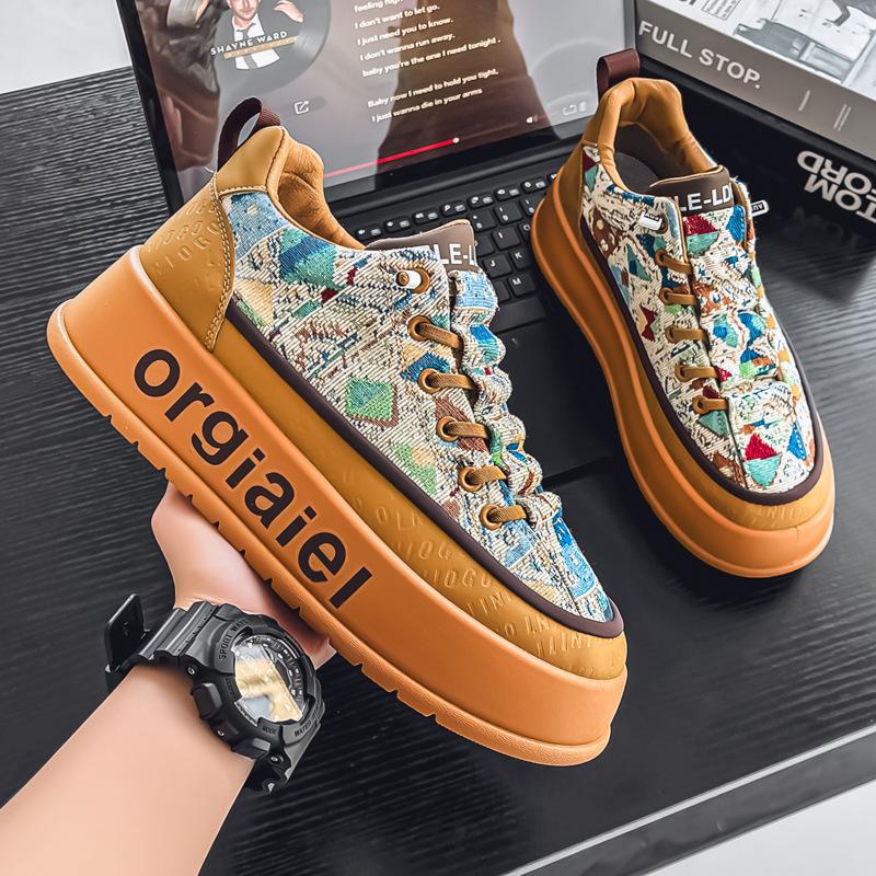 Vår tygskor 2025 nya andningsbara sport herrskor herrarnas höjdökande platåskor avslappnade pappa-skor herrskor