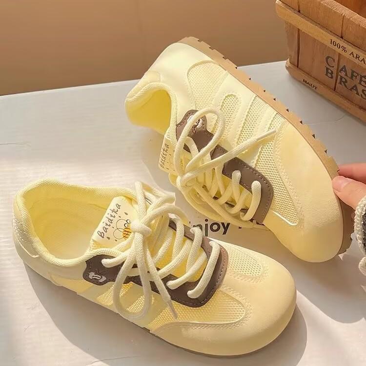 Mesh German training shoes women's 2025 summer new flat bottom not tired feet milk yellow breathable board shoes versatile casual white shoes