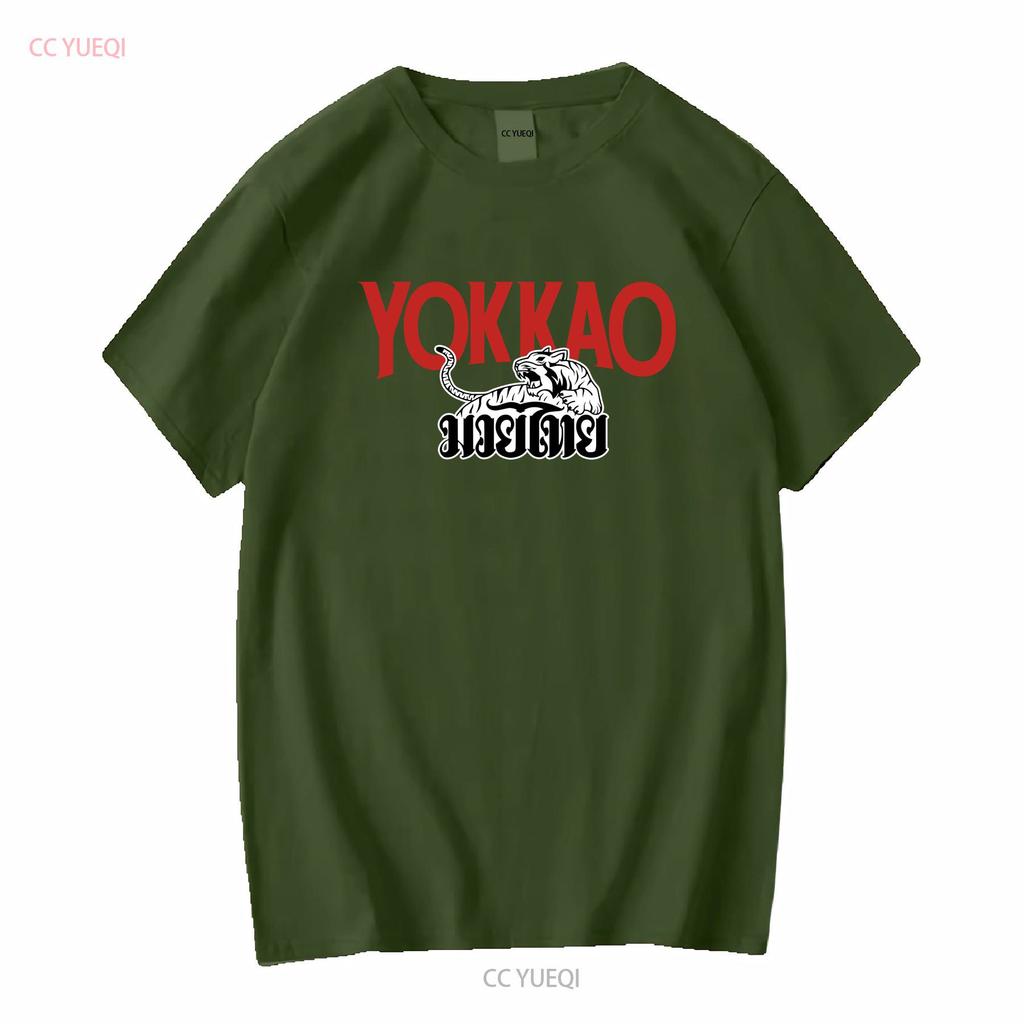 Maglietta con Logo Yokkao Muay Thai Made In USA Taglia dalla S alla 5XL Maniche Lunghe o Corte Lavaggio Vintage Elastica Elegante Moda Uomo