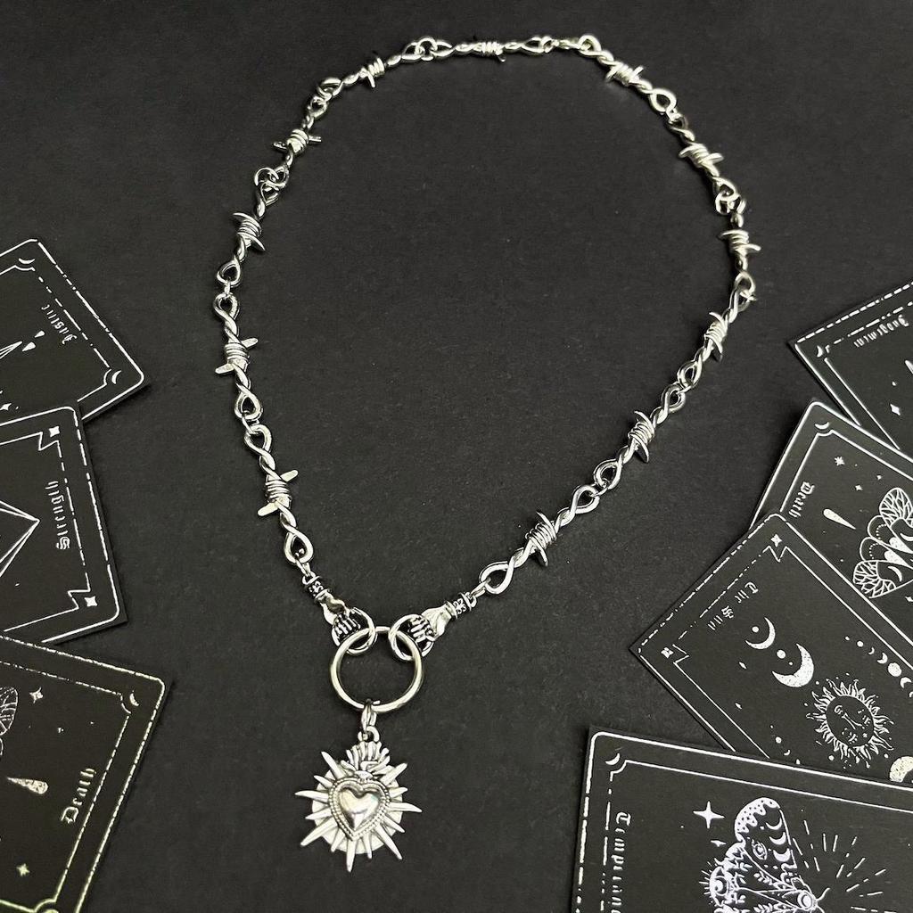 Gothic Punk Sliver Color Hand Ring Thorn Heart-shaped Pendant Barbed Wire Necklace for Women Personality Collar Chain Jewelry