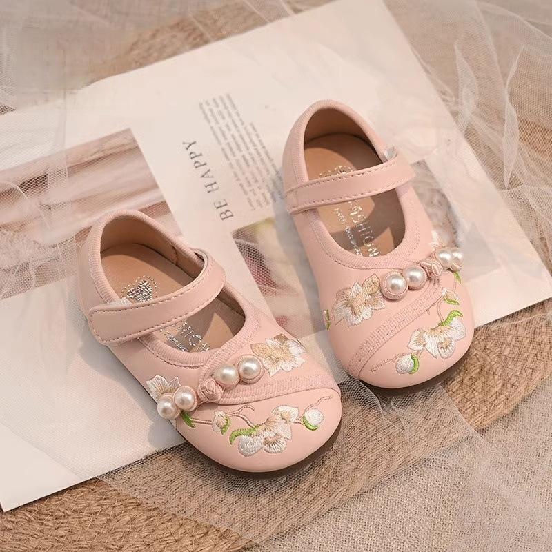New Spring and Autumn Girls' Trendy Chinese Style Embroidered Soft-soled Leather Shoes