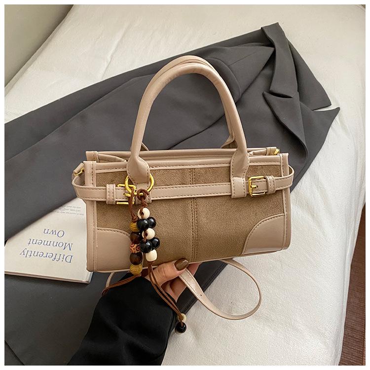 Simple Retro Fashion Messenger High Value 2025 Autumn New Baguette Bag Large Capacity Shoulder Small Square Bag Foreign Style