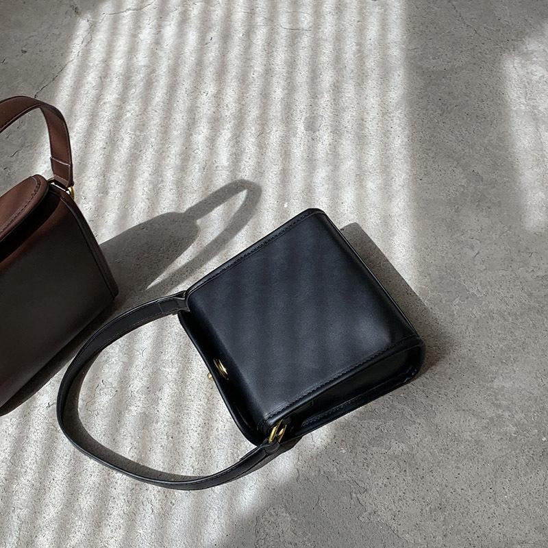 Versatile ins messenger bag women's 2025 new trendy fashion retro portable small square bag French niche shoulder bag