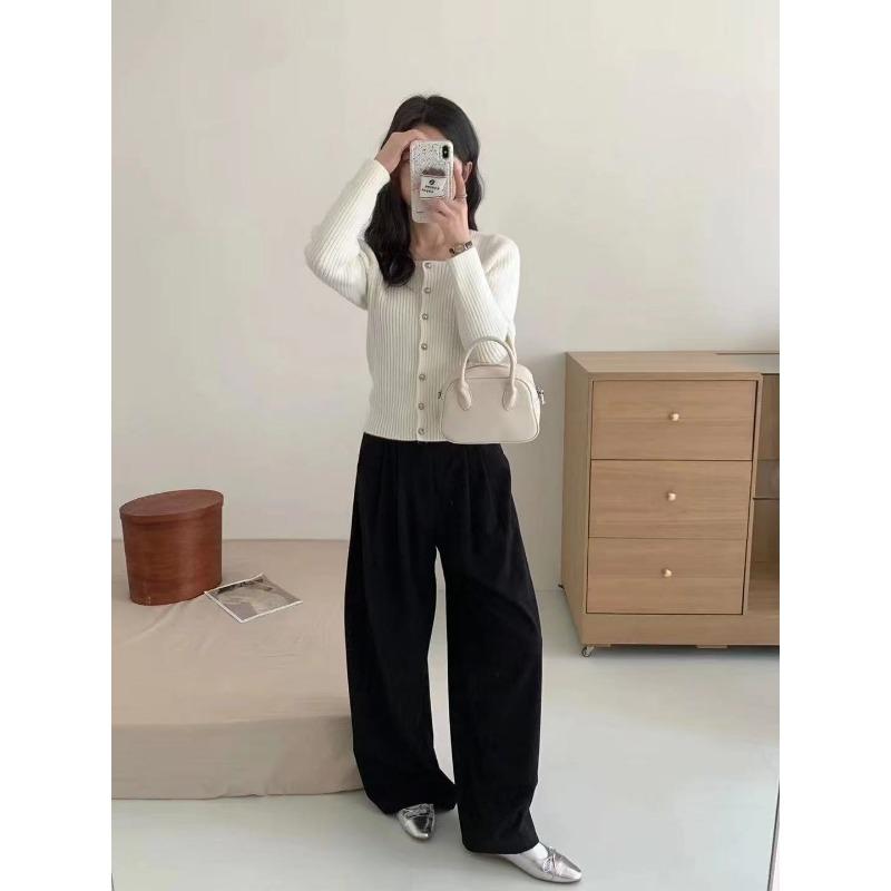 Design Sense Square Neck Pit Strip Long Sleeve Knitted Sweater Button Cardigan Age Reducing Small Jacket Women