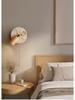 Nordische drehbare transluzente Stein-LED-Wandleuchte für Schlafzimmer im Wabi-Sabi-Stil, Nachttisch, Eingang oder Balkon.