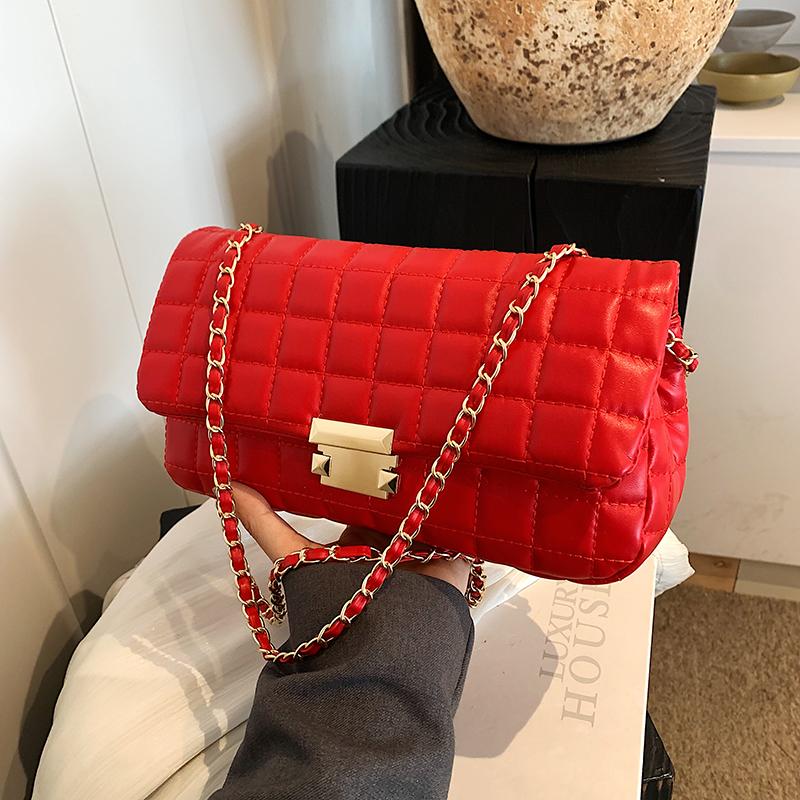 New Summer Versatile Chain Crossbody Bag Fashionable One Shoulder Stick Bag with Lingge Embroidered Thread