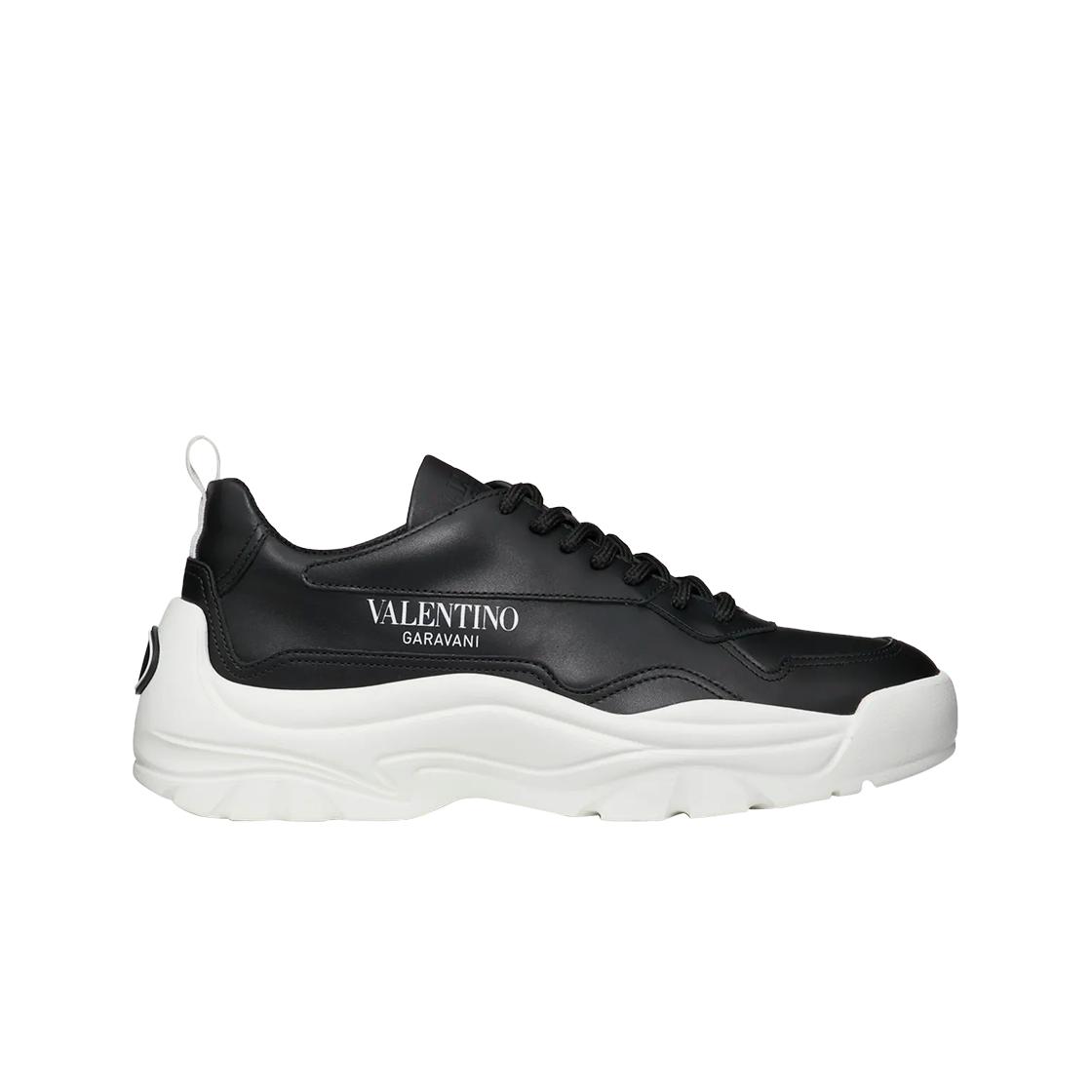 

(в) Кроссовки Valentino Gumboy из телячьей кожи Черные Белые EU 37.5W
