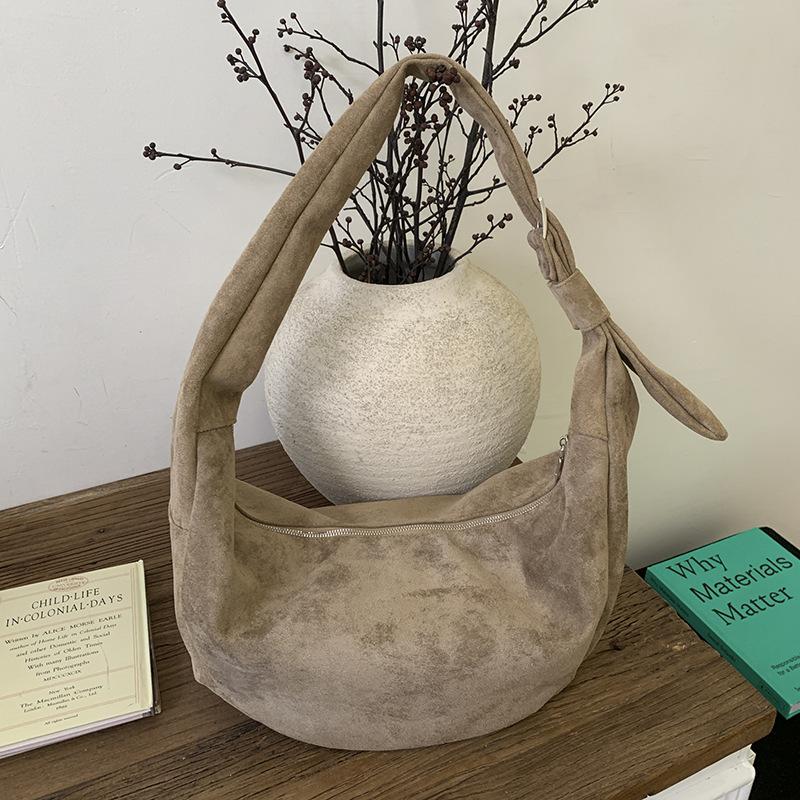Suede large-capacity retro dumpling bag, new women's commuter casual oblique span single shoulder armpit bag