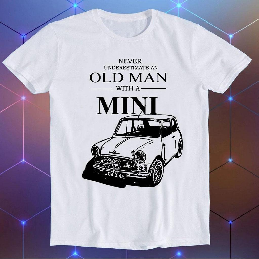 Unterschätze niemals einen alten Mann mit einem Mini Classic Car Design Bestseller Lustiges Meme Herren Damen Mode Top Retro Geschenk T-Shirt E1480