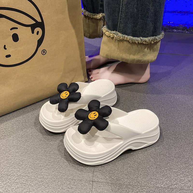 

Slippers women wear summer fashion thick-bottomed foot-clipping flip-flops non-slip Sanya tourism beach cool slippers 40-41 белый