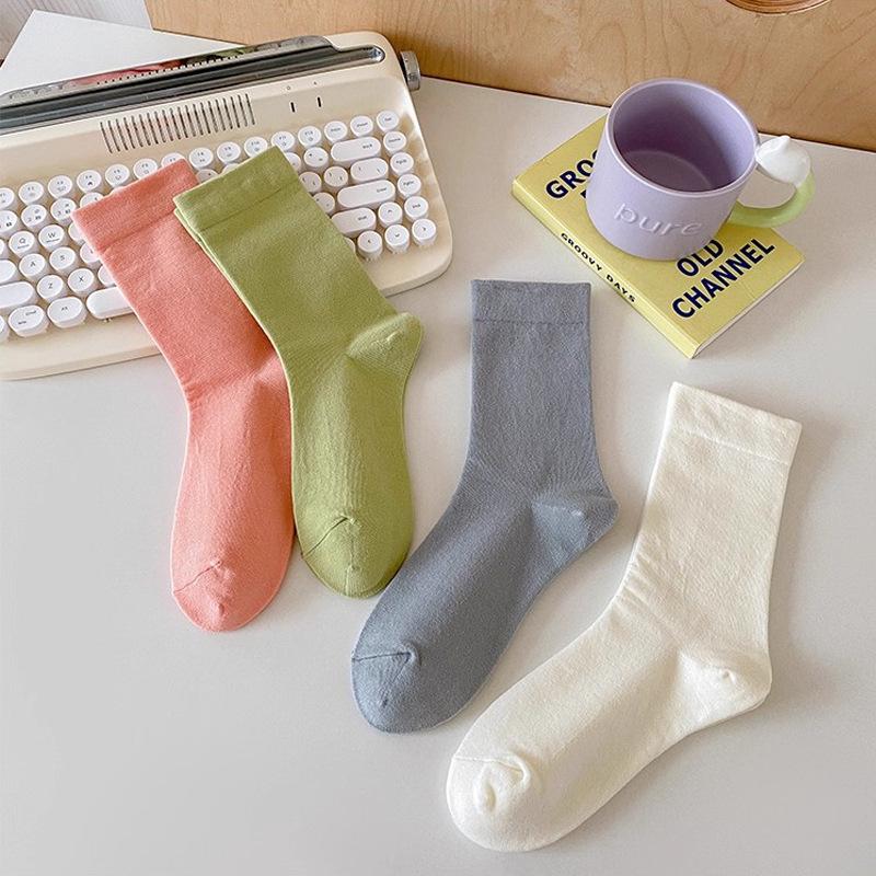 Women's Breathable Antibacterial Cotton Mid-Calf Socks – Spring & Autumn Style, Loose Fit, Dopamine Anti-Pilling, Postpartum Friendly