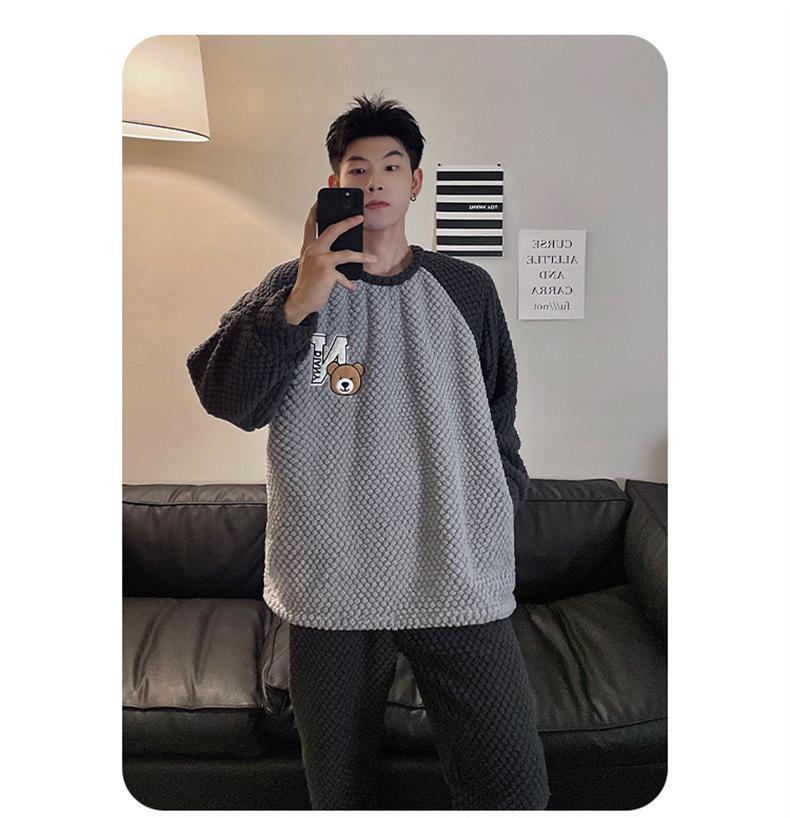 Pánská pyžamová souprava s dlouhým rukávem z korálového fleecu - Hřejivá, silná, žakárový design, vhodná pro domácí nebo venkovní nošení na podzim a v zimě.