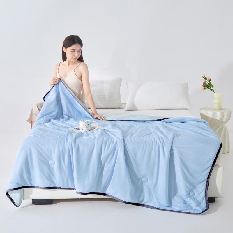 Seiden-Sommerdecke mit kühlendem Effekt: Einzel-/Doppelbett, Maschinenwaschbar, Klimaanlagen-geeignet, Dünner Geschenke-Quilt
