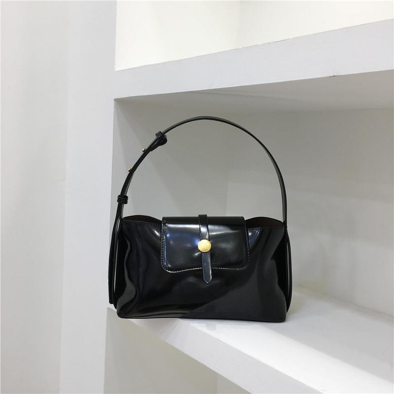 Einfarbige glänzende Schultertaschen für Damen Weiches Leder Knebelverschluss Damen Pendler Handtaschen Damen Achseltasche