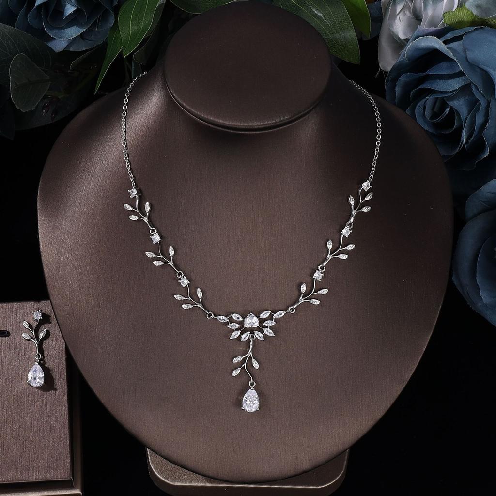 Zirkonia Blumenkette Damen Braut Hochzeitskleid Europäisches und Amerikanisches Blumenohrringe Set