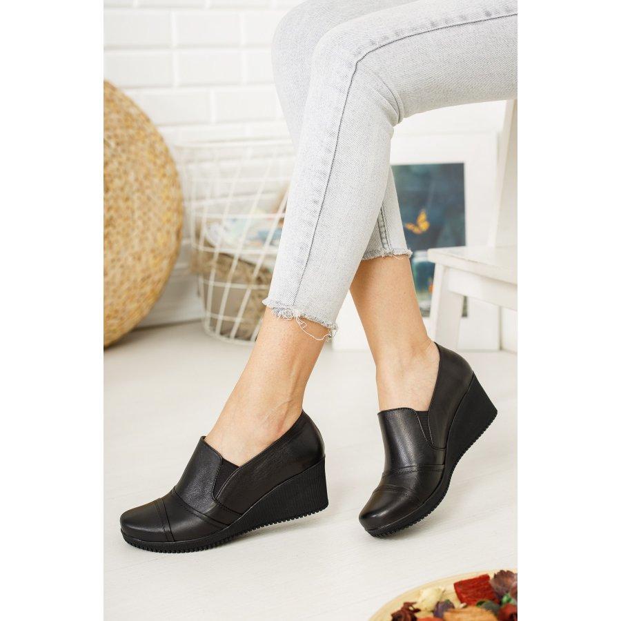 Damen Freizeitschuhe aus weichem Echtleder mit Keilabsatz