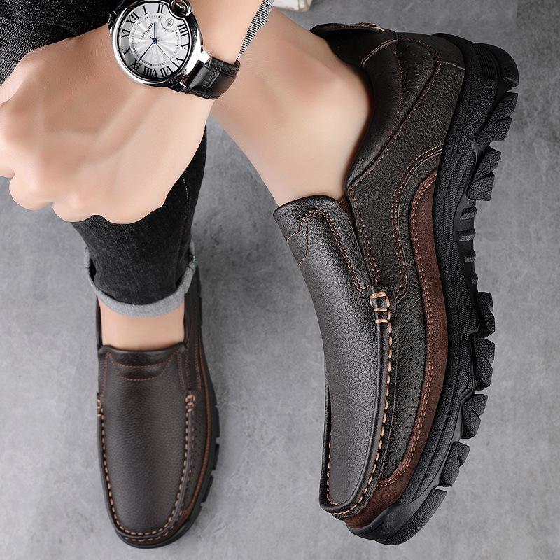 Men's Large-Size Leather Slip-On Shoes, Soft Sole, British Style, Casual Business Shoes for Middle-Aged and Elderly.