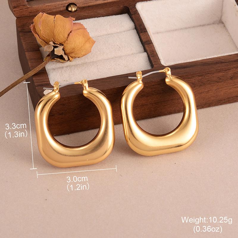 Simple and Fashionable Metal Wind Love Geometric Earrings Retro High-end Design Sense Niche European and American Gold Versatile Stud Earrings