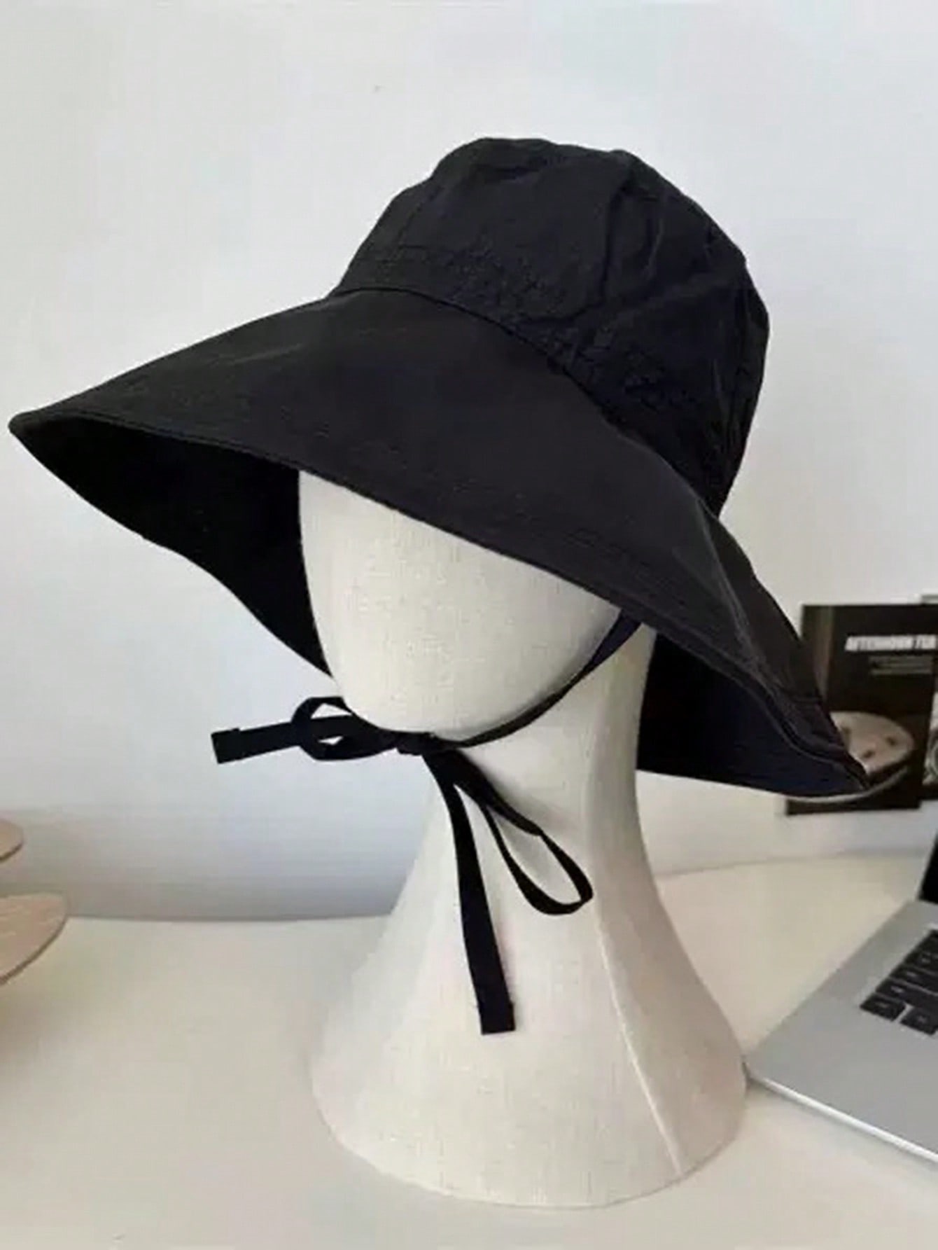 

Breathable Solid Color Bucket Hat Large Brim Sun Protection Adjustable Strap Minimalist Japanese Style Summer Sun Hat For Women чорний