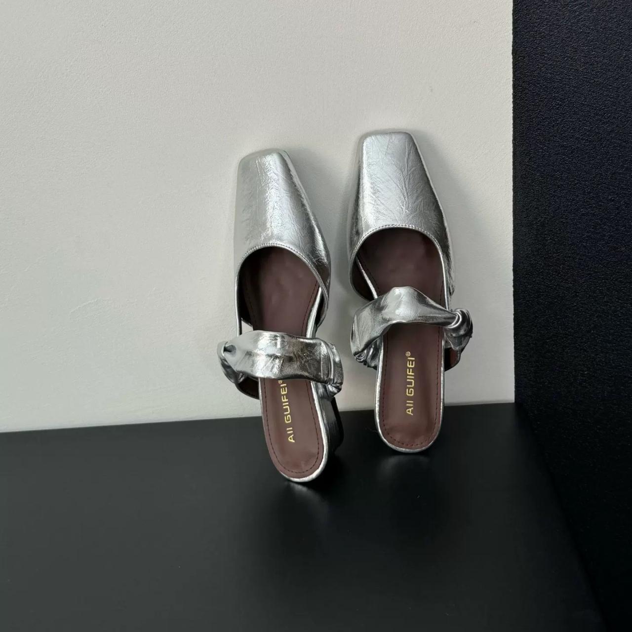 

Silver stylish flip-flops for women, new French versatile outerwear, square-toed, irregular-shaped and fashionable sandals 39 срібний