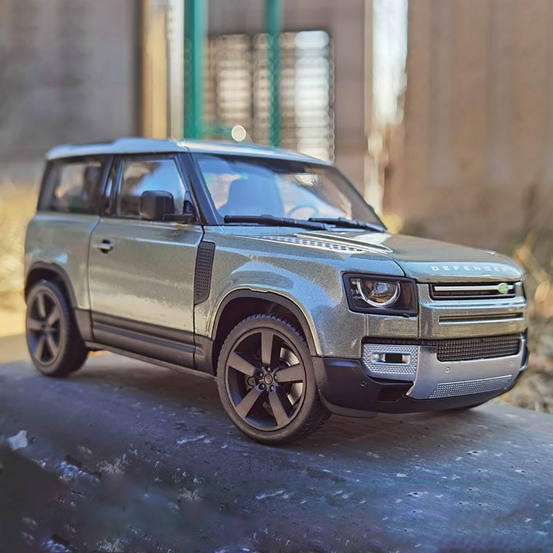 WELLY 1/26 Land Rover Defender 2020 Alloy Car Diecasts & Toy Vehicles Car Model Miniature Scale Model Car Toy for Children