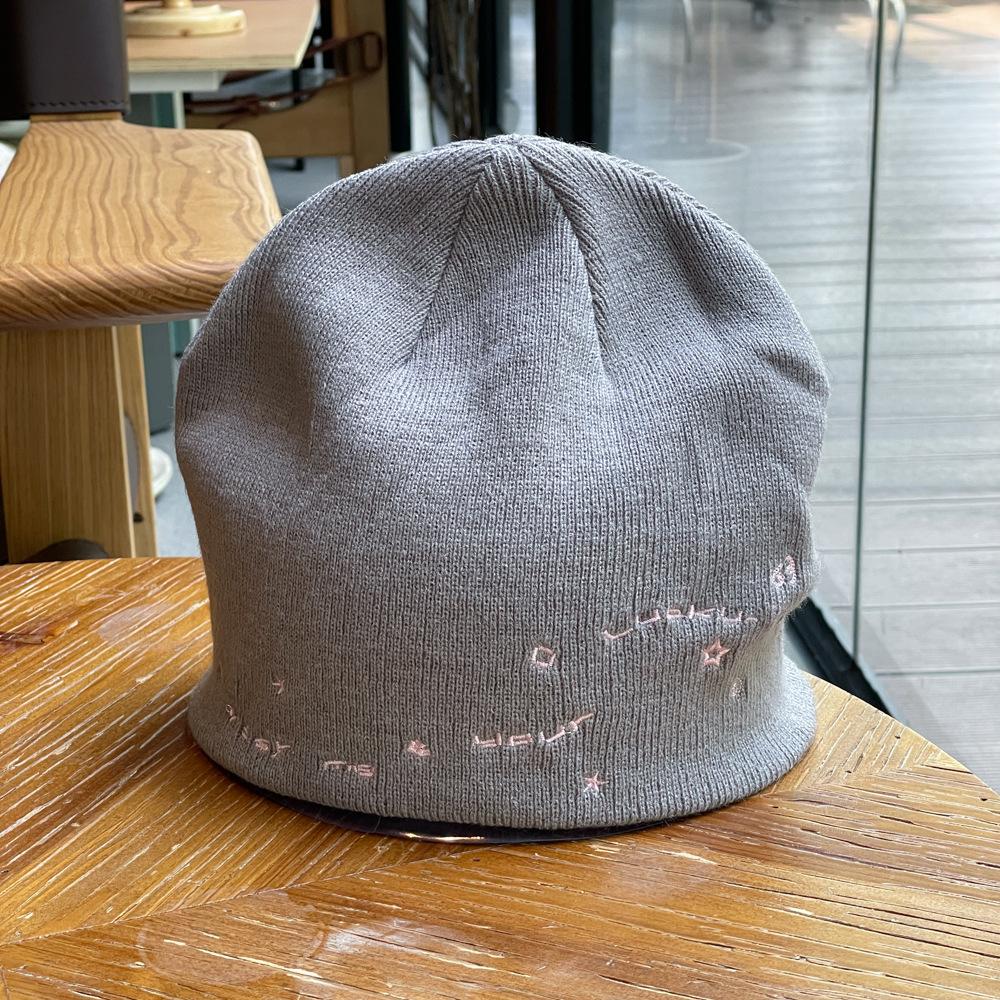 

Звездная вышитая вязаная шапка для женщин, чтобы подчеркнуть их лица, маленькая теплая шапка для женщин, парный стиль, универсальная повязка на голову, шерстяная шапка для мужчин M（56-58cm）