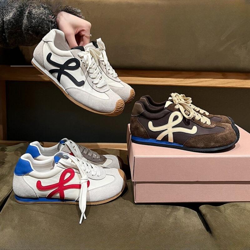 [Shei Su Yinyin] Tilted Head Cute~ Retro Lace-up Casual Sports Little White Shoes Women's Moral Training Forrest Gump Shoes
