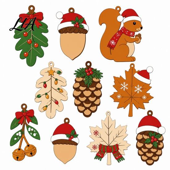 Indoor Window Hanging Decorations Christmas Forest Theme Pendant, Wooden Ornaments with Squirrels Acorns and Pine Natural Winter Home Accents