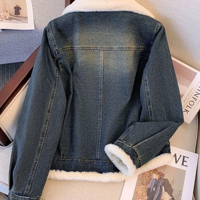 Denim fleece thickened jacket women's new winter models are popular today, small women's short fur integrated