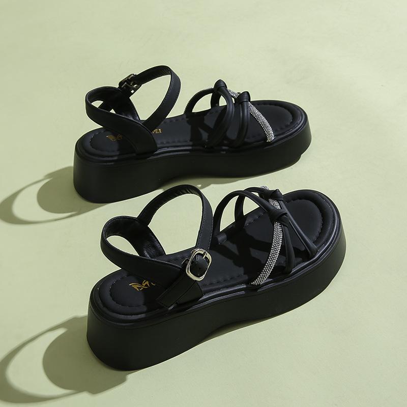 688-10 Two women in cool slippers 2025 new summer fairy wind flat bottom one-word drag Roman beach sandals