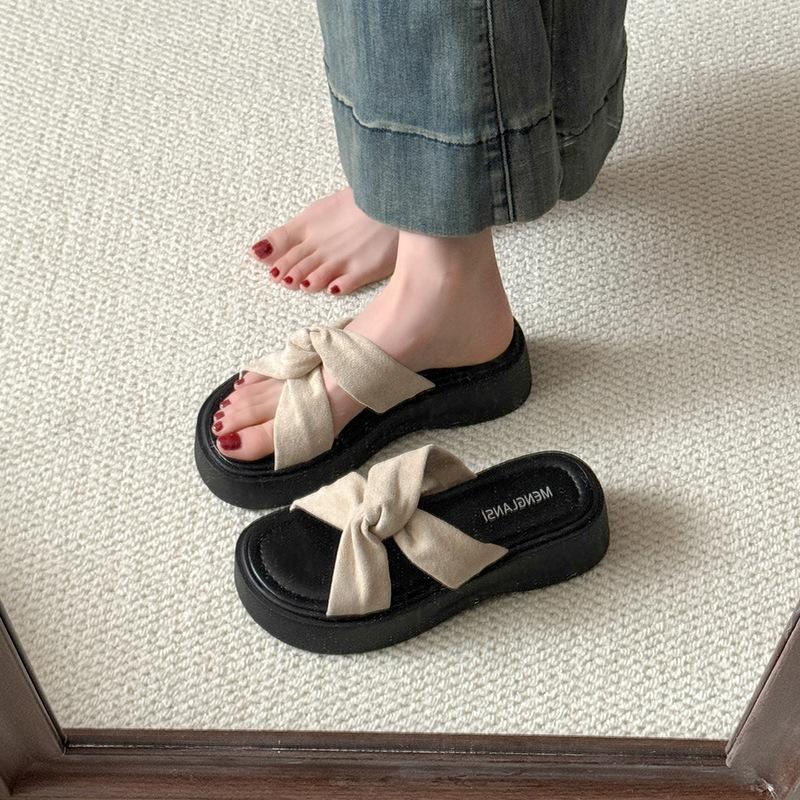 

2025 лето новые шлепанцы на платформе-маффин женские перекрещенные на пальцах шлепанцы на танкетке повседневные сандалии 39 бежевый